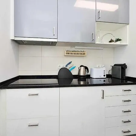 Yard - Checkinhome Lejlighed