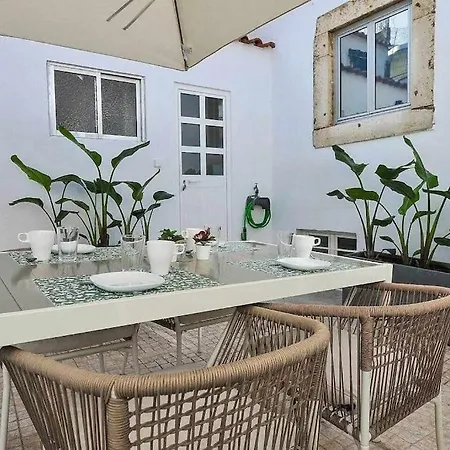 Yard - Checkinhome Lejlighed *