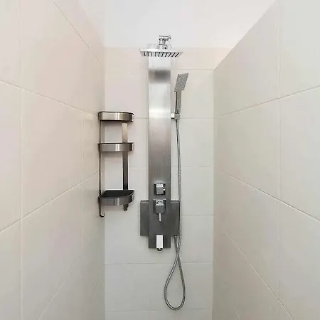 Yard - Checkinhome Lejlighed