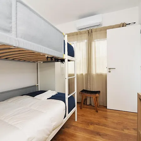 Yard - Checkinhome Lejlighed