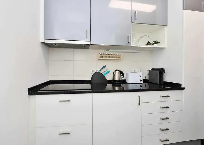 Yard - Checkinhome דירה